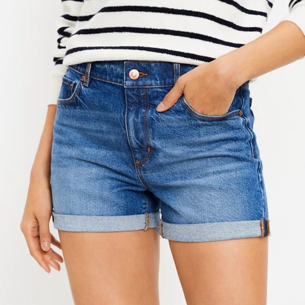 NWT - LOFT Denim Roll Shorts in Original Mid Indigo Wash - Size 0